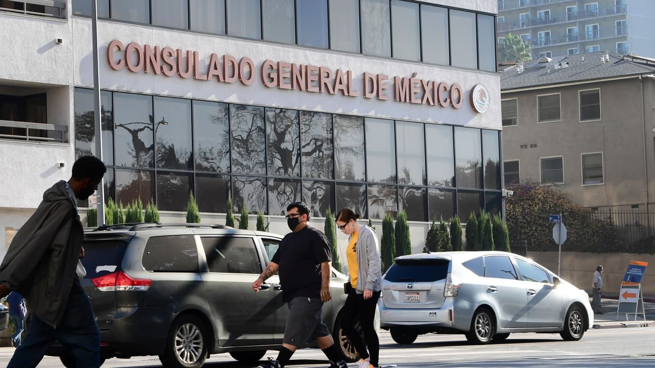 Consulado de México en Los Ángeles está ofreciendo cursos para que los hispanos tengan mayores opciones de empleo