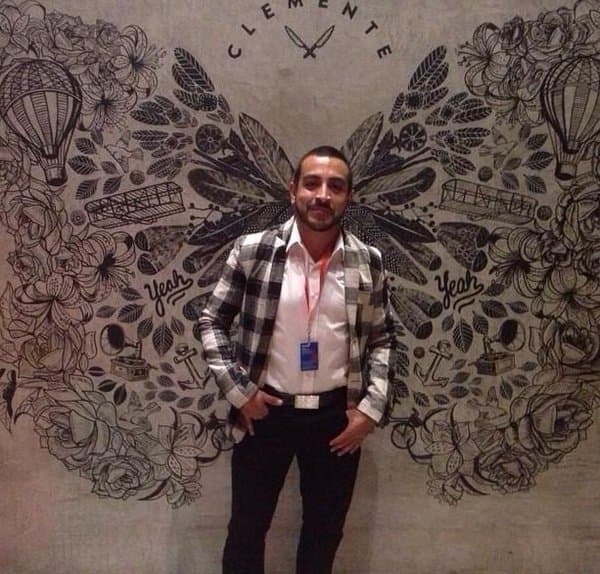 El 2001 fue un año muy importante para el actor, pues gracias a 'Perfume de violetas' obtuvo su primer protagónico en la cinta 'De la calle'.