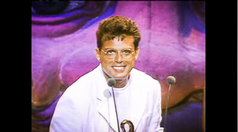 La agenda apretada de Luis Miguel por fin le permitió asistir en 1995 a una entrega. El mexicano se llevó a casa el premio a Mejor Artista Pop del Año y Mejor Álbum Pop del Año ('Segundo romance'). Tenía entonces 25 años y casi el mismo número de discos publicados.