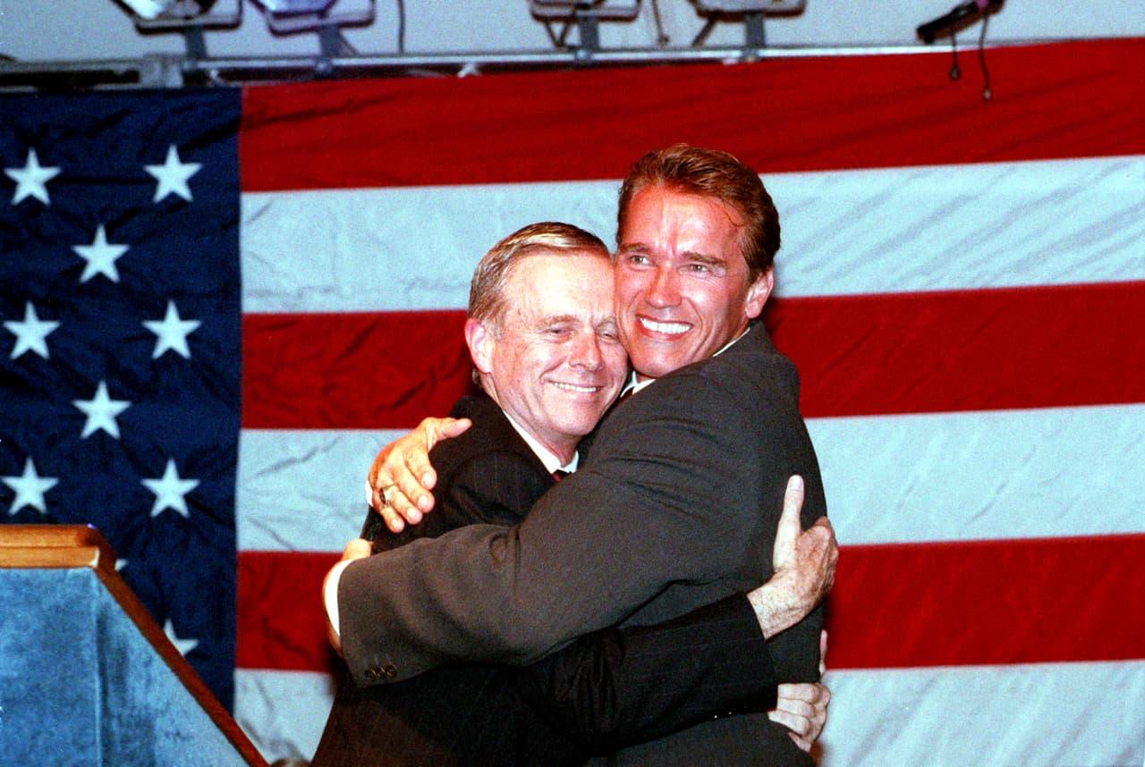 Schwarzenegger y el exgobernador de California Pete Wilson en 1994 durante una recaudación de fondos.
<br>
<br>El actor dijo haberse hecho republicano por las políticas del expresidente Richard Nixon.