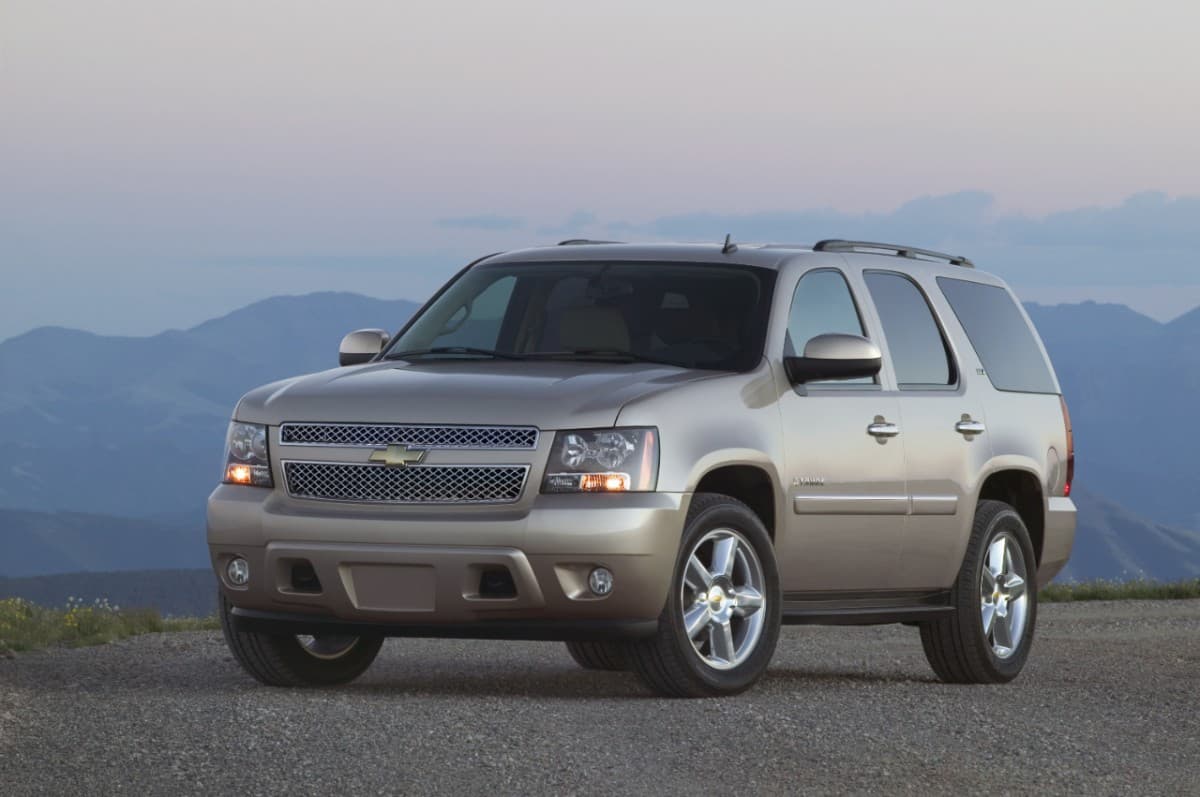 La Chevrolet Tahoe 2009 es todo lo contrario al Ford Fusion híbrido que el candidato Anaya maneja en ciudad. 
<b>Porta un motor V8 de 5.3 litros</b> de 320 caballos de fuerza y 335 libras-pie de torque. 
<br>El precio actual de la Chevrolet Tahoe es desde 49,000 dólares.
