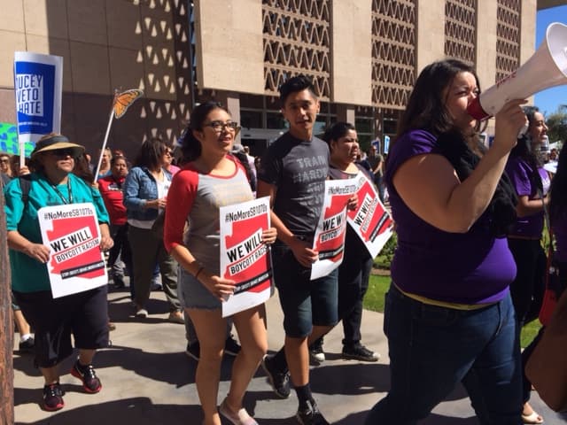 Intensifican protestas contra leyes antiinmigrantes y el "Trump Effect"