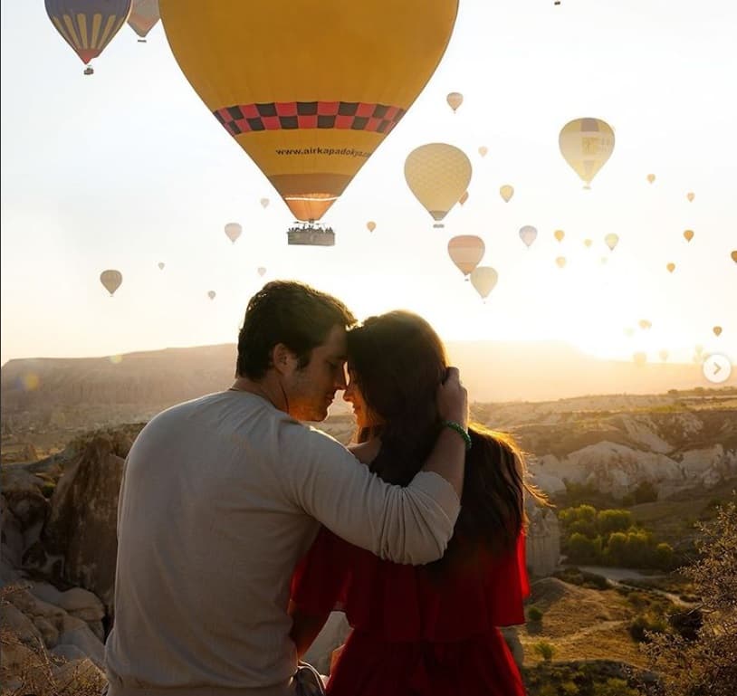 "No pues nada, es parte del trabajo. Los dos somos actores". Incluso dijo que se sintió muy cómoda al filmar dichas escenas de pasión.