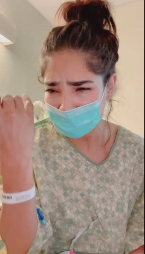 Según lo que compartió, Espinoza fue dada de alta el fin de semana, pero ya no se supo más de ella. El silencio fue roto cuando la noche del domingo 10 colgó un mensaje antes del inicio de la gala de
<b>Nuestra Belleza Latina 2021. </b>
<br>