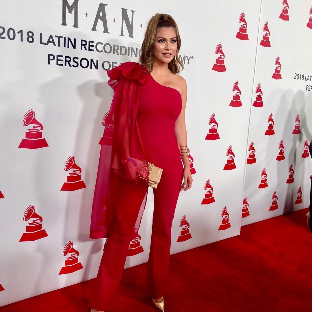Ana Patricia está activa en los eventos de renombre y uno al que no faltó en el 2018 fue uno organizado por Latin GRAMMY. “Hoy combino con la alfombra pero me siento linda en el evento La Persona Del Año de los Latin Grammy”, destacó la conductora mexicana al pie de la fotografía. 
<br>