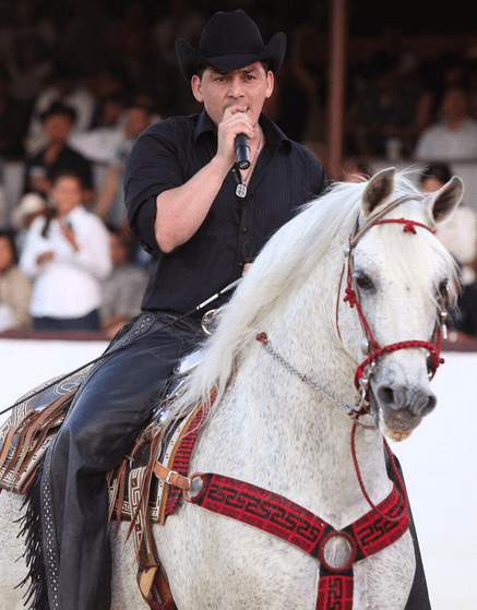 Además de la música, José Manuel heredó de su padre el gusto por los caballos.