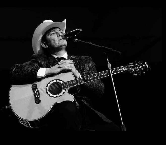 Desde muy joven José Manuel mostró su gusto por la música.