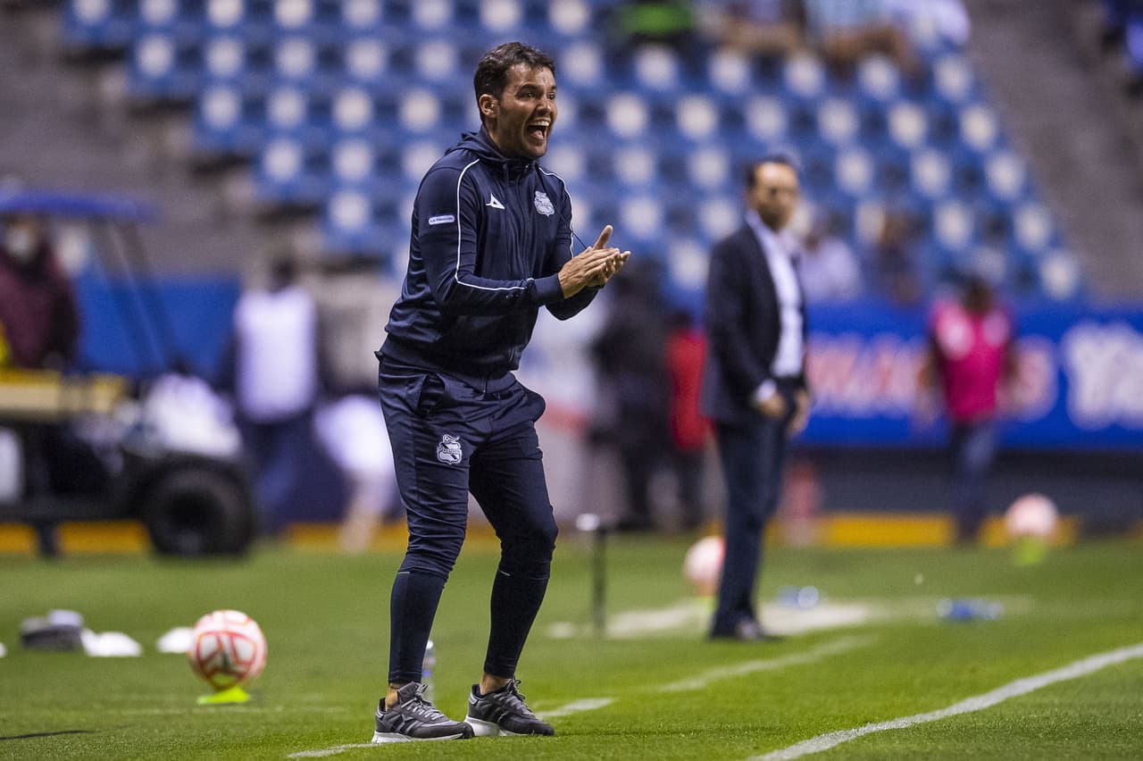 Nicolas Larcamon colocó su famosa línea de 6 para cerrar el partido.