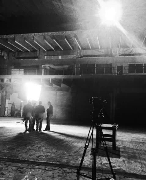 Hay largas jornadas de trabajo, pero al elenco le encanta ver el resultado en la pantalla.