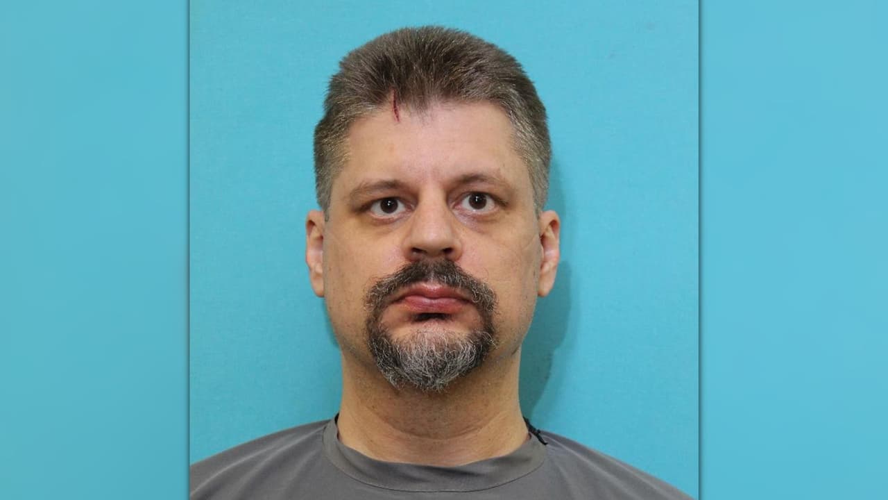 Arrestan a maestro por presunta relación inapropiada con alumna de 16 años 