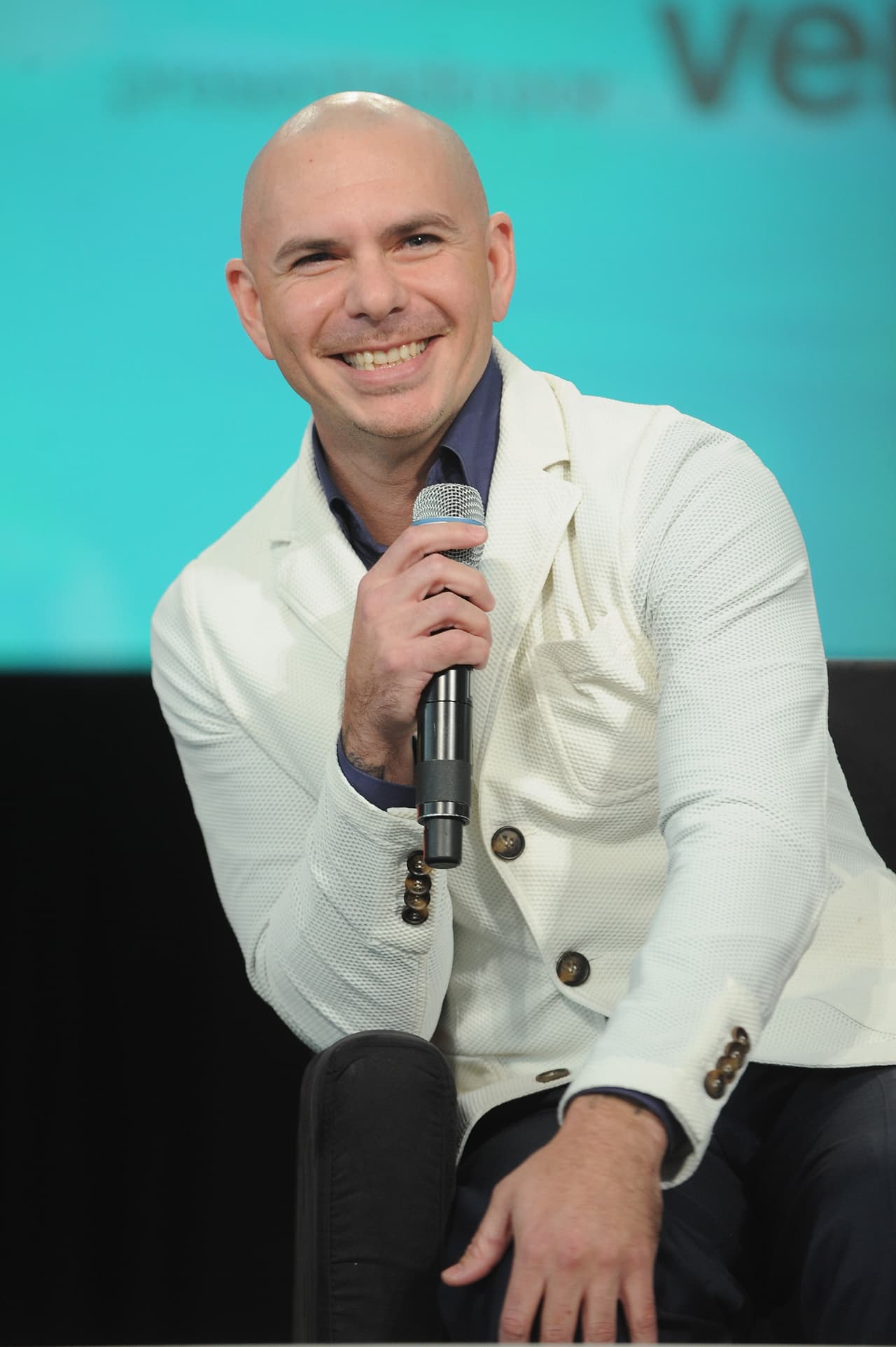 El músico Pitbull reconoció hace poco que dejó la vida de las drogas y los excesos por su madre, pero antes de eso él también vivió una situación muy precaria.