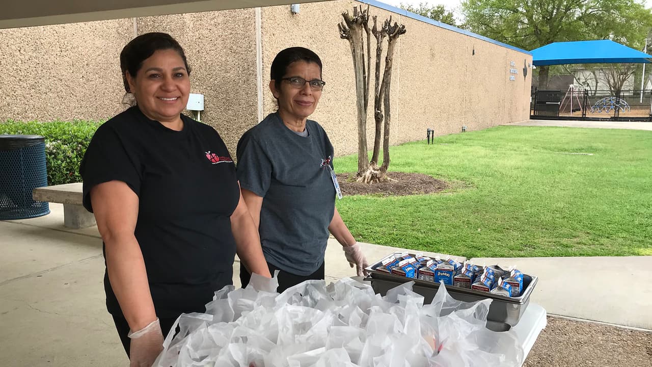 Los participantes invierten gran parte de su tiempo para ayudar en esta gran labor en medio de la pandemia del coronavirus.