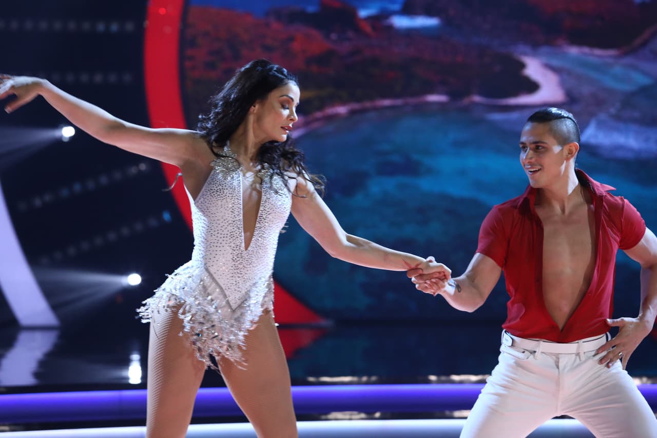 La actriz y modelo bailó una rumba con el tema 'Preciosa'.