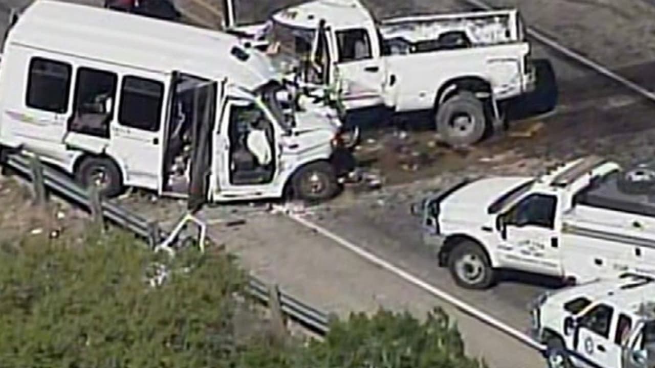 13 muertos y dos heridos tras un accidente vial en Texas que involucró a un autobús de una iglesia que transportaba ancianos