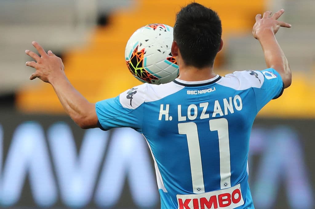 Hirving ‘Chucky’ Lozano arrancó el encuentro como titular. El mexicano atacaba por la izquierda, Insigne por el centro y Politano complementó la ofensiva por la derecha.