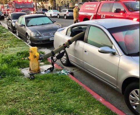 Este martes, el Departamento de Bomberos y Rescates de Anaheim compartieron en su Twitter, las consecuencias de estacionarse en una zona roja. Recordando a la colectividad que los incendios pueden ocurrir en cualquier momento.