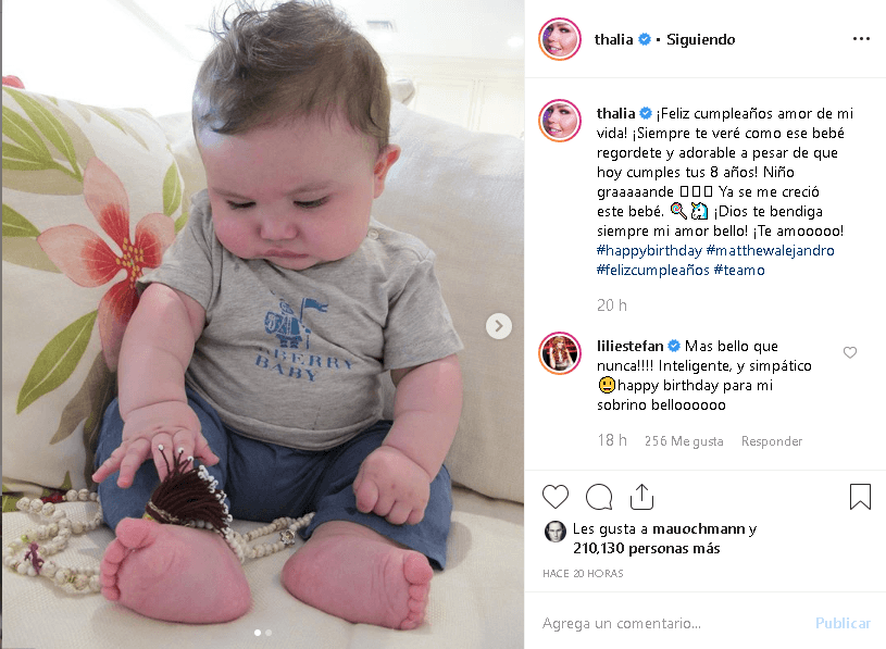 La cantante publicó dos imágenes del antes y el ahora de Matthew, y las acompañó con un amoroso mensaje para su hijo. En esta 
<b><a href="https://www.instagram.com/p/BzJ0dnwBS4v/" target="_blank">foto inédita</a></b>, se le ve siendo aún un bebé: "¡Feliz cumpleaños amor de mi vida! ¡Siempre te veré como ese bebé regordete y adorable a pesar de que hoy cumples tus 8 años!", se lee en la primera parte del escrito.