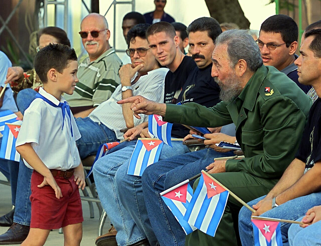 El dictador Fidel Castro aprovechó a Elián para usarlo como símbolo durante una actividad política al inaugurar el Museo de la Batalla de Ideas, en el que se exhiben objetos alusivos a la batalla por la custodia del niño.
