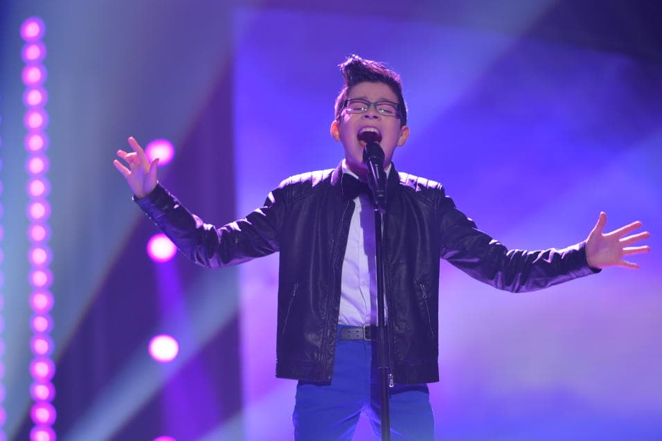 Con 'La nave del olvido', 
<b>Angelito</b> simplemente nos erizó la piel.