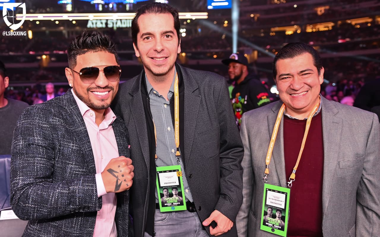 Abner Mares is inda house.