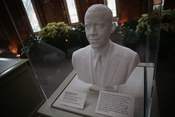 Dicho equipo consta de más de 50 fuentes luminosas colocadas en medio círculo junto a 10 cámaras que toman 80 fotos por segundo.