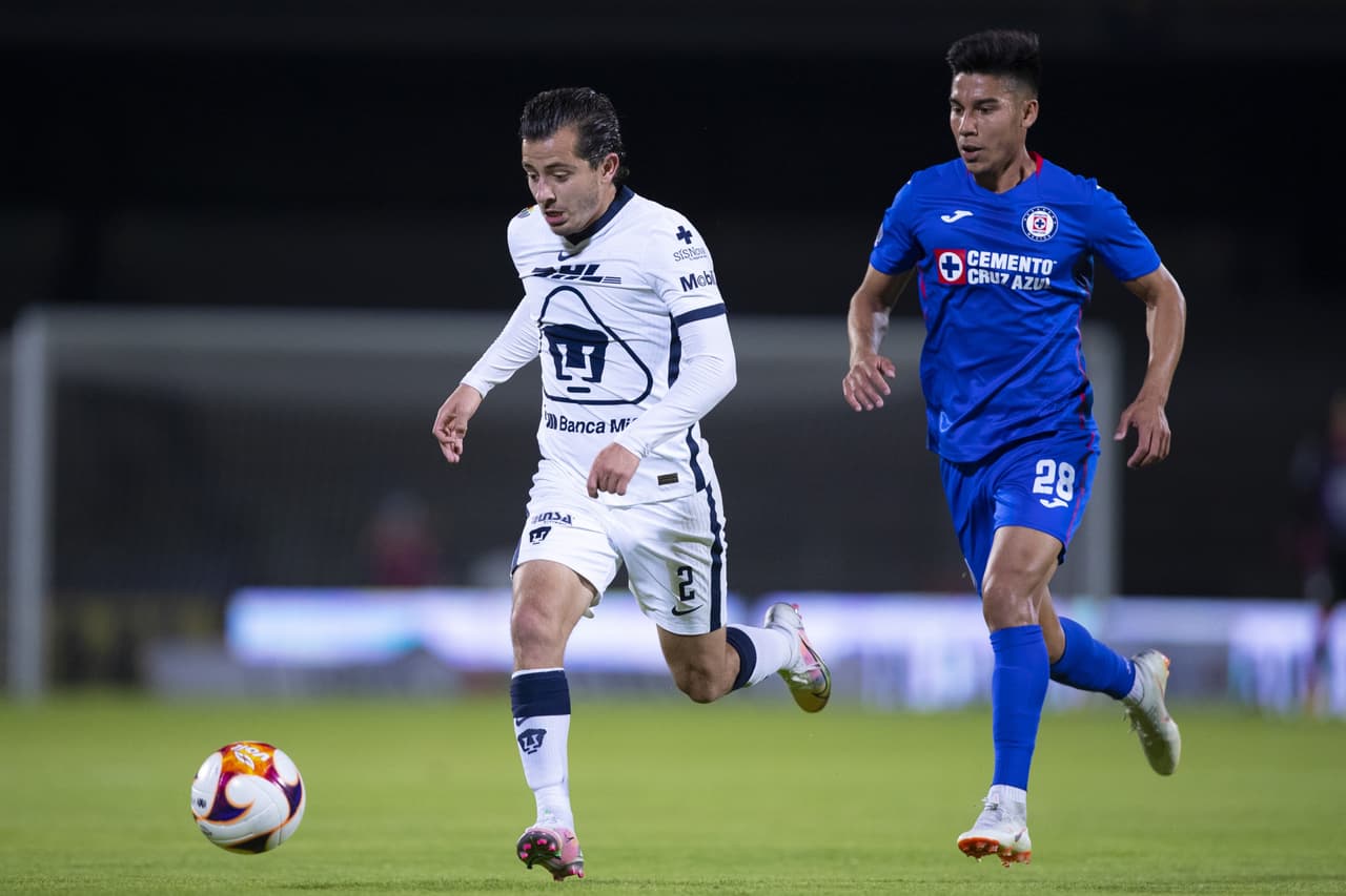 Con gol de Jonathan Rodríguez desde los once pasos, Cruz Azul sale victorioso en su visita a los Pumas 0-1. Cruz Azul retoma el liderato y los Pumas continúan hundidos entre los últimos puestos del torneo.
