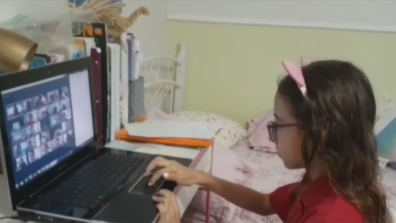 Comienza este lunes la segunda semana de clases a través de internet en Miami-Dade