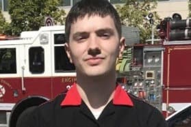 Joven de Carl's Jr. se convirtió en héroe en el tiroteo de YouTube, ahora recibe donación para ir al college