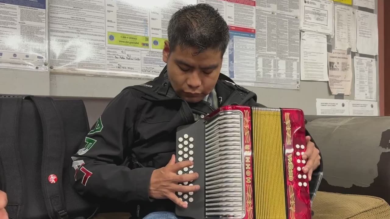 Inmigrante que sobrevivió a masacre en Half Moon Bay encuentra esperanza en música de acordeón