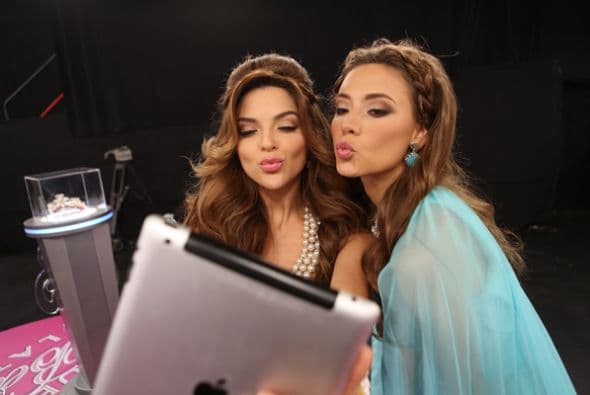 ¡Pero qué besotes se repartieron en esta novena temporada de Nuestra Belleza Latina! Algunos muy tiernos y muestras de gran cariño y otros tan intensos, que desbordaron tremenda pasión. ¿Quieren ver este exquisito repertorio?