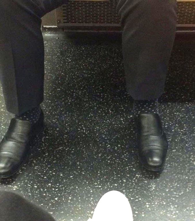 El misterioso caso del hombre que no tenía piernas. Hasta que observas más atentamente, esto es.