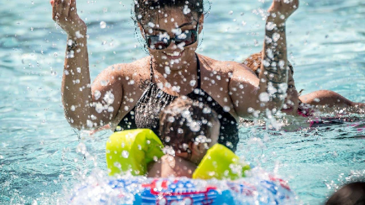 <b>Sunnyslope Pool</b>
<br>Abierto de lunes a jueves, sábados y domingos de 12 p.m. a 6 p.m. Viernes cerrado.
<a href="https://goo.gl/maps/TMsVLTiuozC2" target="_blank">301 W. Dunlap Road.</a> Teléfono: 602-262-7165. Niños gratis. Adultos $3.