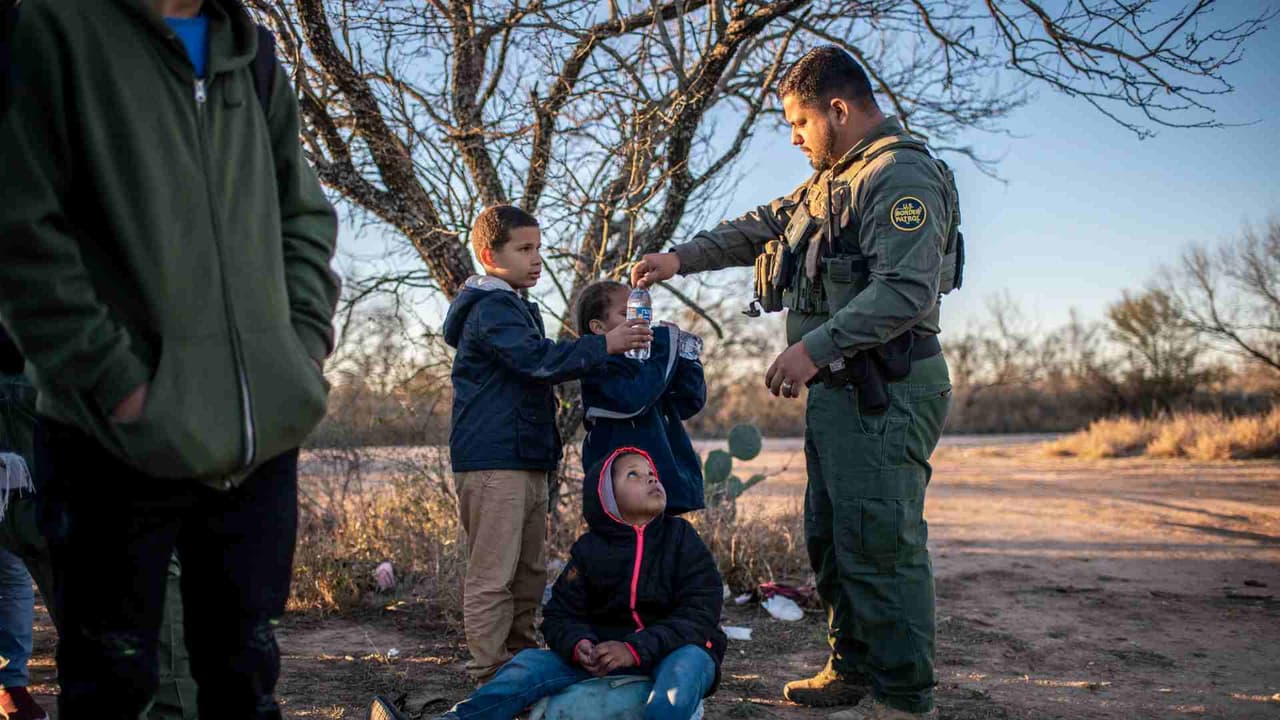 ¿Es cierto que más de 24,000 niños inmigrantes no acompañados podrían perder su representación legal?
