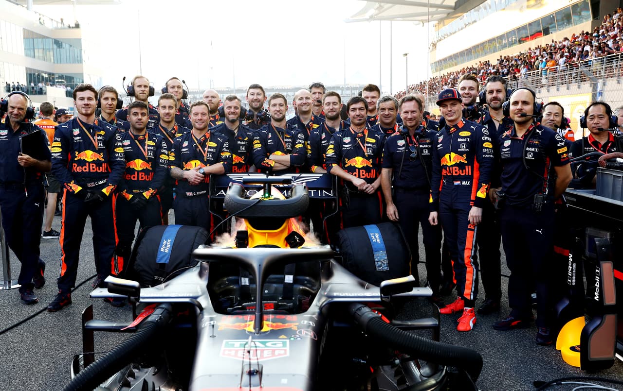 Lewis Hamilton es el primer piloto de la historia de la Formula 1 en liderar 19 Grandes Premios en una temporada. Nico Hulkenberg se retira de la Fórmula 1 y Hamilton comparte podio con Verstappen y Charles Leclerc.