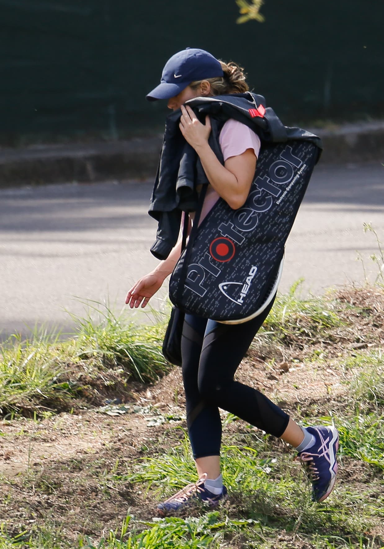 ¿Quién anda por aquí? Es Shakira que terminó su rutina de entrenamiento, por esa razón se mantiene tan fitness.