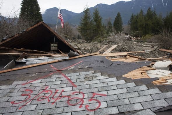 Además se cree que de las 49 estructuras que resultaron afectadas, al menos 25 se encontraban ocupadas.