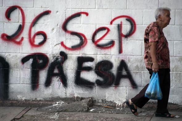 Los venezolanos deberán elegir entre más de tres centenares candidatos el nuevo congreso que está integrado por una sola cámara de diputados.