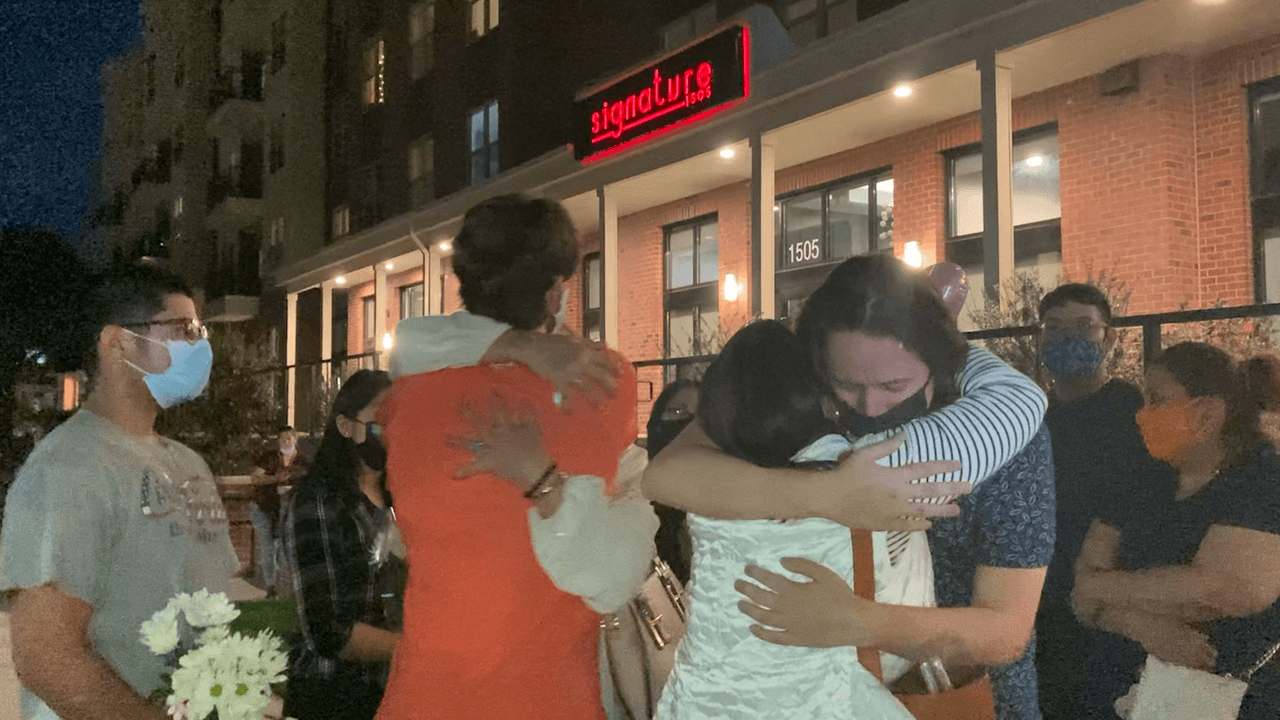 El cuerpo sin vida fue encontrado el domingo en el dormitorio de la residencia estudiantil llamada Signature, en Raleigh, luego que 
<a href="https://www.univision.com/local/north-carolina-wuvc/todo-se-vino-abajo-en-mi-vida-padres-de-joven-asesinada-en-raleigh-piden-justicia-video">una persona llamara el domingo al 911 para reportar su desaparición.</a>