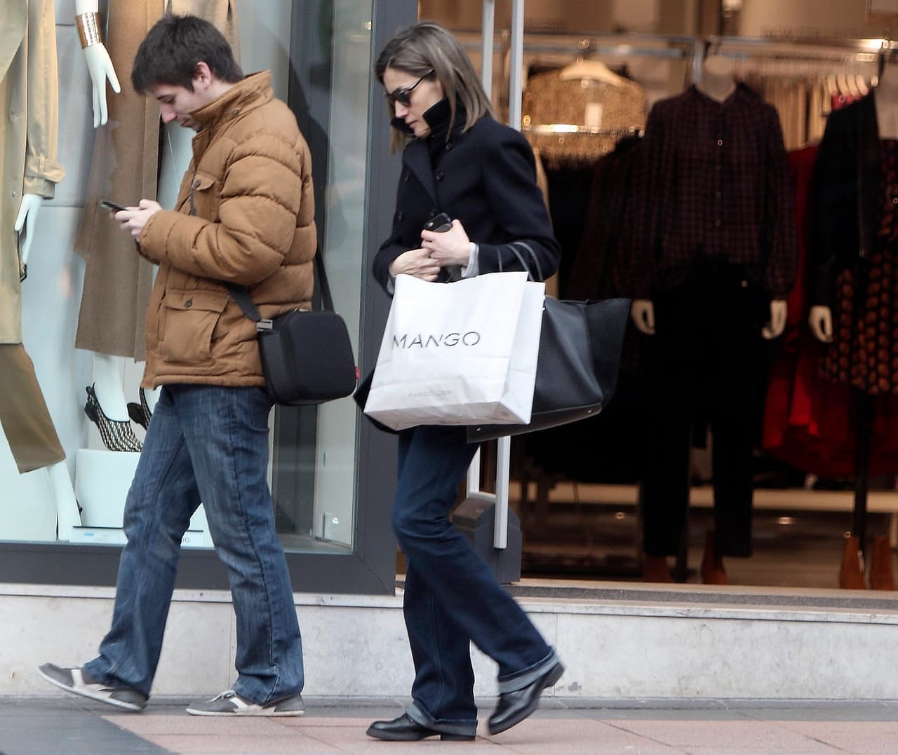 En varios eventos oficiales, la reina a utilizado diseños de dicha tienda.