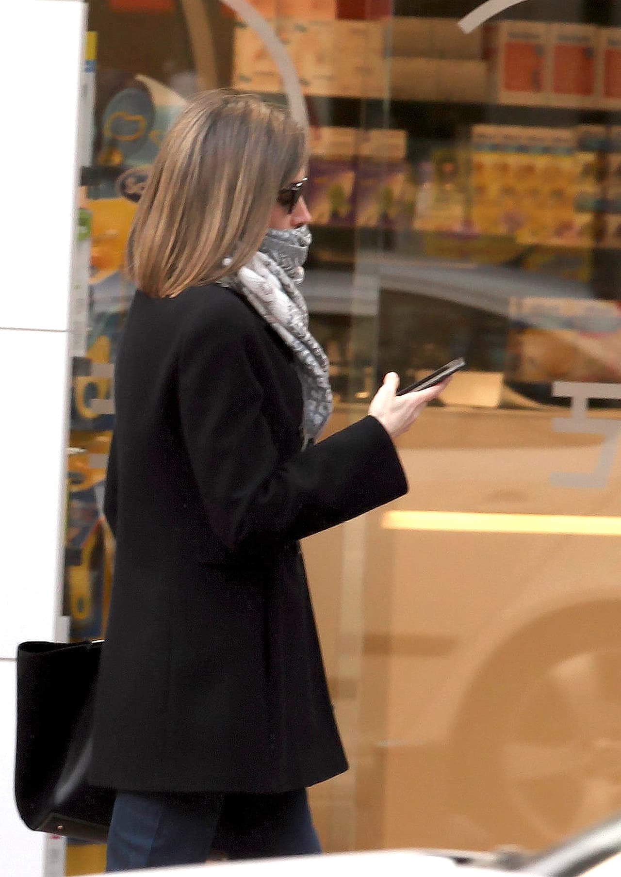 Letizia entró a varias tiendas.