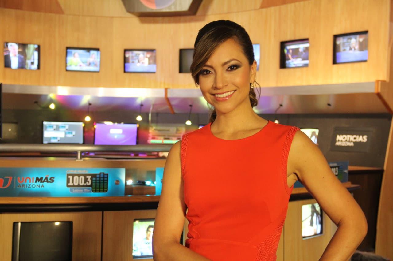 La talentosa y carismática periodista de Univisión, Satcha Pretto, visitó Phoenix para apoyar la campaña multimedia #QuieroAprender de Univisión y el XQ Institute, la cual cuyo propósito es animar a los estudiantes hispanos y a sus familias a exigir educación de excelencia en las escuelas, que prepare a los jóvenes para un futuro de éxito. Durante su visita a Phoenix, Pretto visitó los estudios de Univisión Arizona donde compartió con el equipo de noticias local, incluyendo la presentadora de noticia Heidi Renpenning.