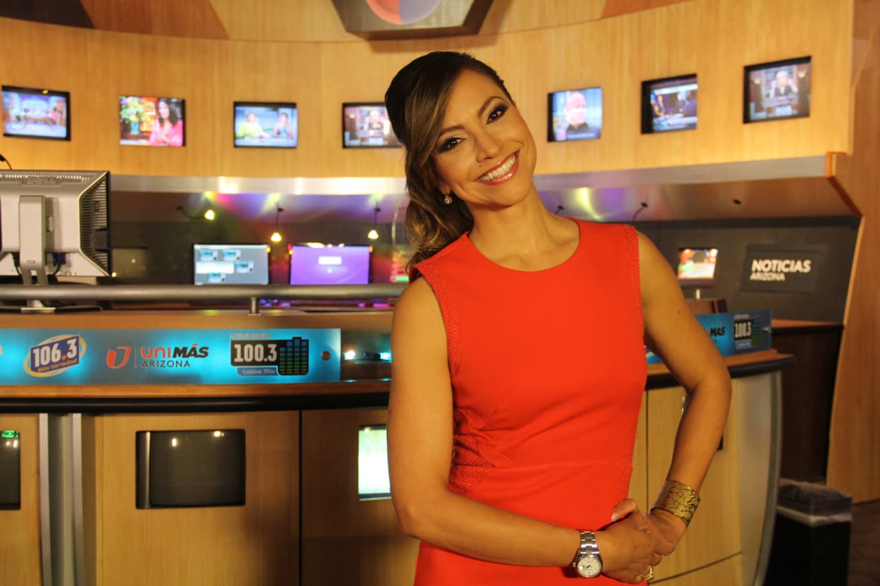 La talentosa y carismática periodista de Univisión, Satcha Pretto, visitó Phoenix para apoyar la campaña multimedia #QuieroAprender de Univisión y el XQ Institute, la cual cuyo propósito es animar a los estudiantes hispanos y a sus familias a exigir educación de excelencia en las escuelas, que prepare a los jóvenes para un futuro de éxito. Durante su visita a Phoenix, Pretto visitó los estudios de Univisión Arizona donde compartió con el equipo de noticias local, incluyendo la presentadora de noticia Heidi Renpenning.