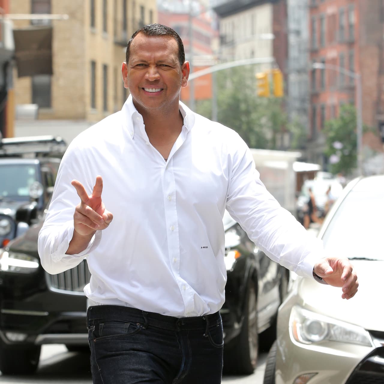 La pregunta que ahora ronda en redes sociales y algunos medios de comunicación es: ¿
<b><a href="https://www.tudn.com/temas/alex-rodriguez" target="_blank">A-Rod</a></b> está vengándose después de que su ex, 
<b><a href="https://www.univision.com/temas/jlo" target="_blank">JLo,</a></b> retomó su romance con 
<b><a href="https://www.univision.com/temas/ben-affleck" target="_blank">Ben Affleck</a></b>? 
<br>