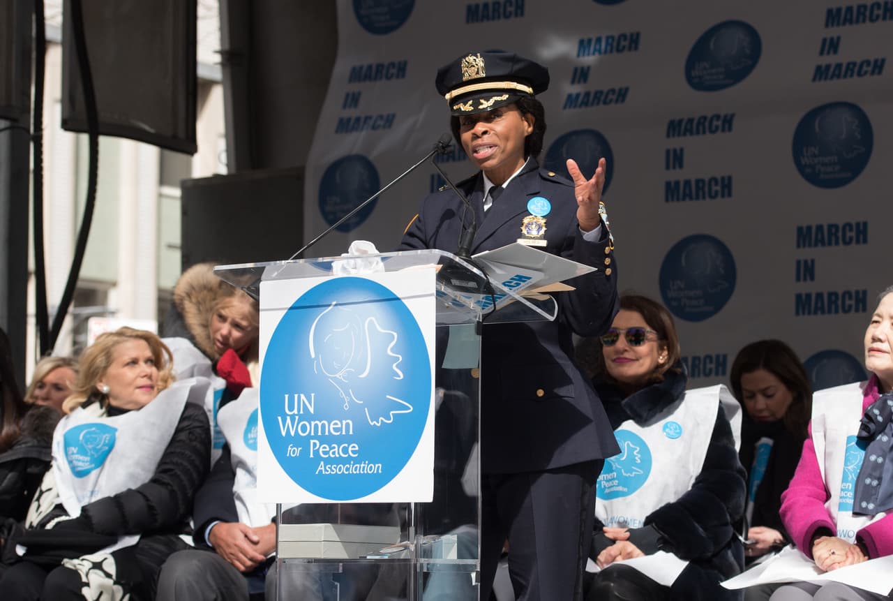 Juanita Holmes es nombrada la primera mujer jefa de patrulla de la policía de Nueva York