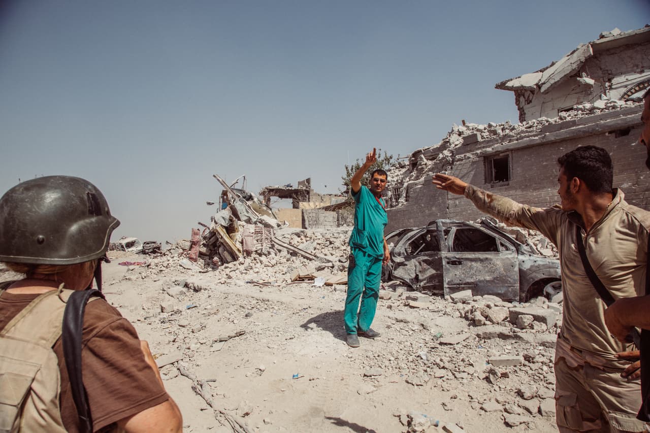 "Un médico se unió al grupo cuando íbamos en camino a la línea del frente. Probablemente había nuevos heridos que atender".