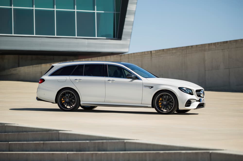 En cuanto a la propulsión de la Mercedes-Benz E63 S Wagon, el torque se distribuye variablemente entre el eje delantero y el trasero, lo cual según la marca, asegura una tracción óptima en todo tipo de superficies.