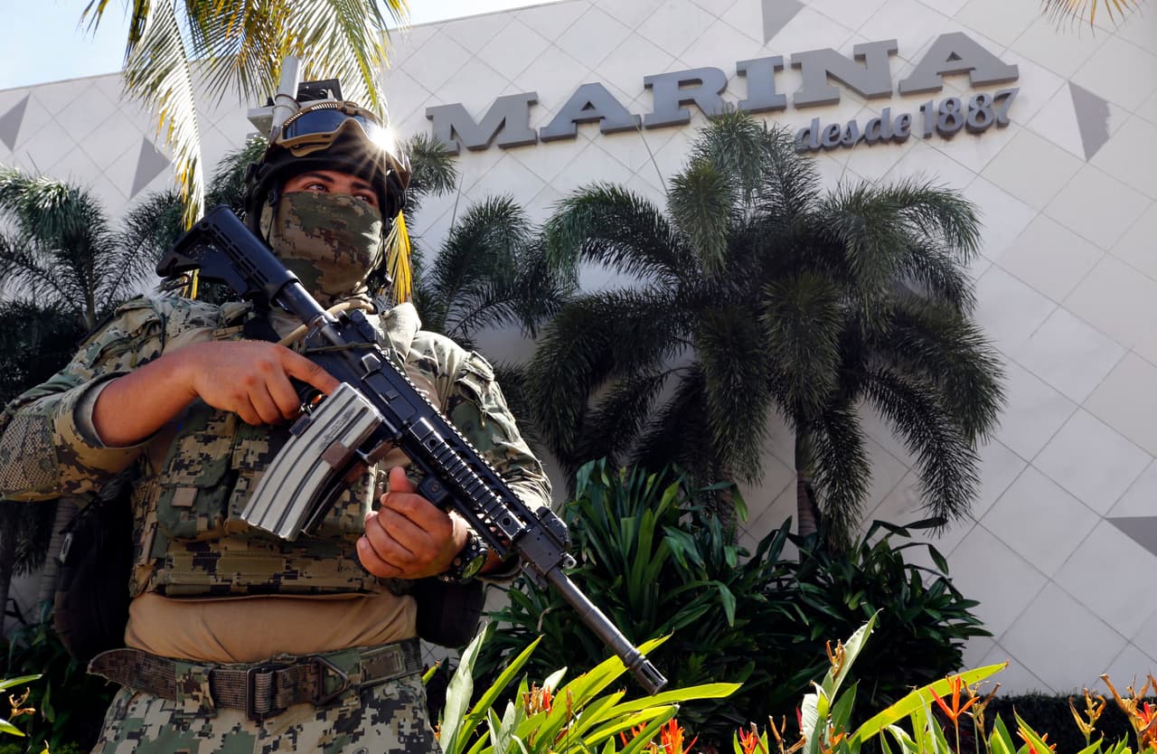 <h2 class="cms-H2-H2">Colima, México</h2>
<br>
<br>Este pequeño estado mexicano, situado junto a la costa Pacífica del país y entre Jalisco y Michoacán, también cuenta con un nivel de alerta máxima según el gobierno estadounidense. 
<a href="https://www.univision.com/noticias/narcotrafico/puerto-mexicano-donde-reina-cartel-de-jalisco-en-la-mira-del-gobierno-de-eeuu">El puerto de Manzanillo</a> es uno de los territorios en disputa entre los carteles que operan en esta región de México.