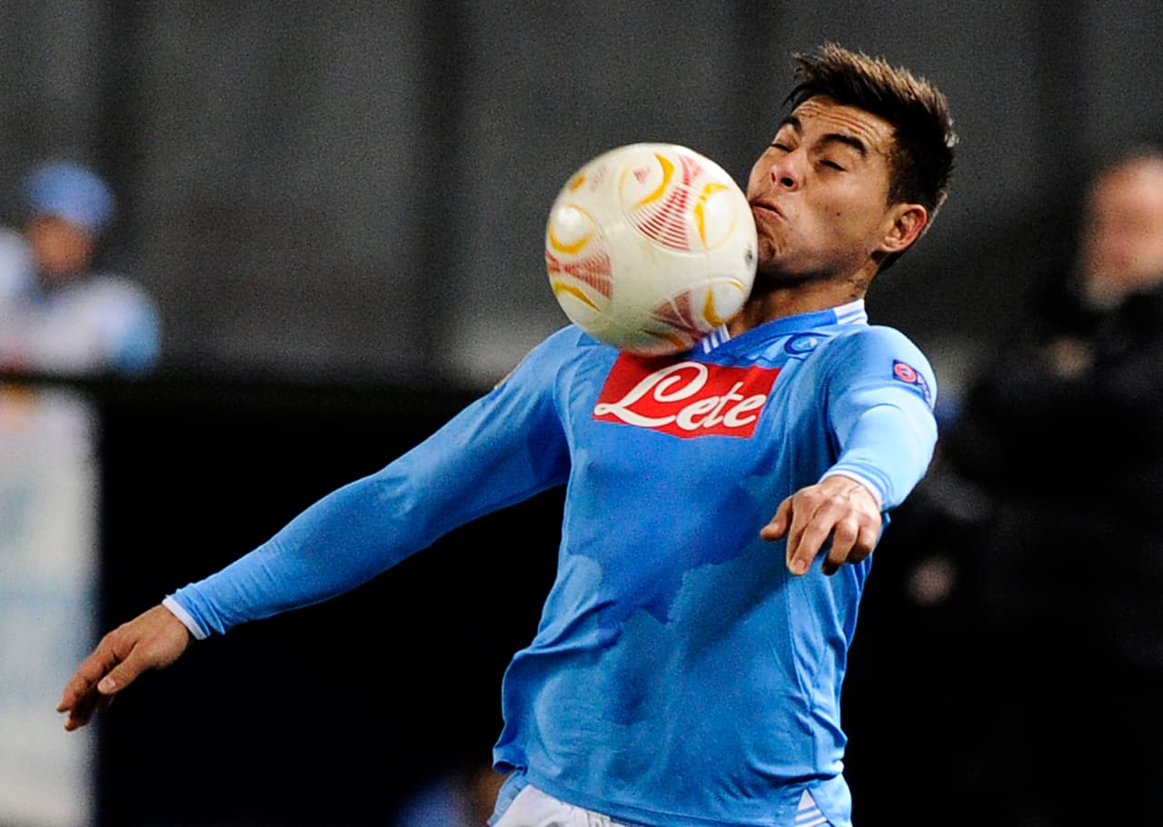 En 2011 pasó al Napoli con el que estuvo dos años, pero en donde tuvo poca continuidad y marcó dos goles en liga.