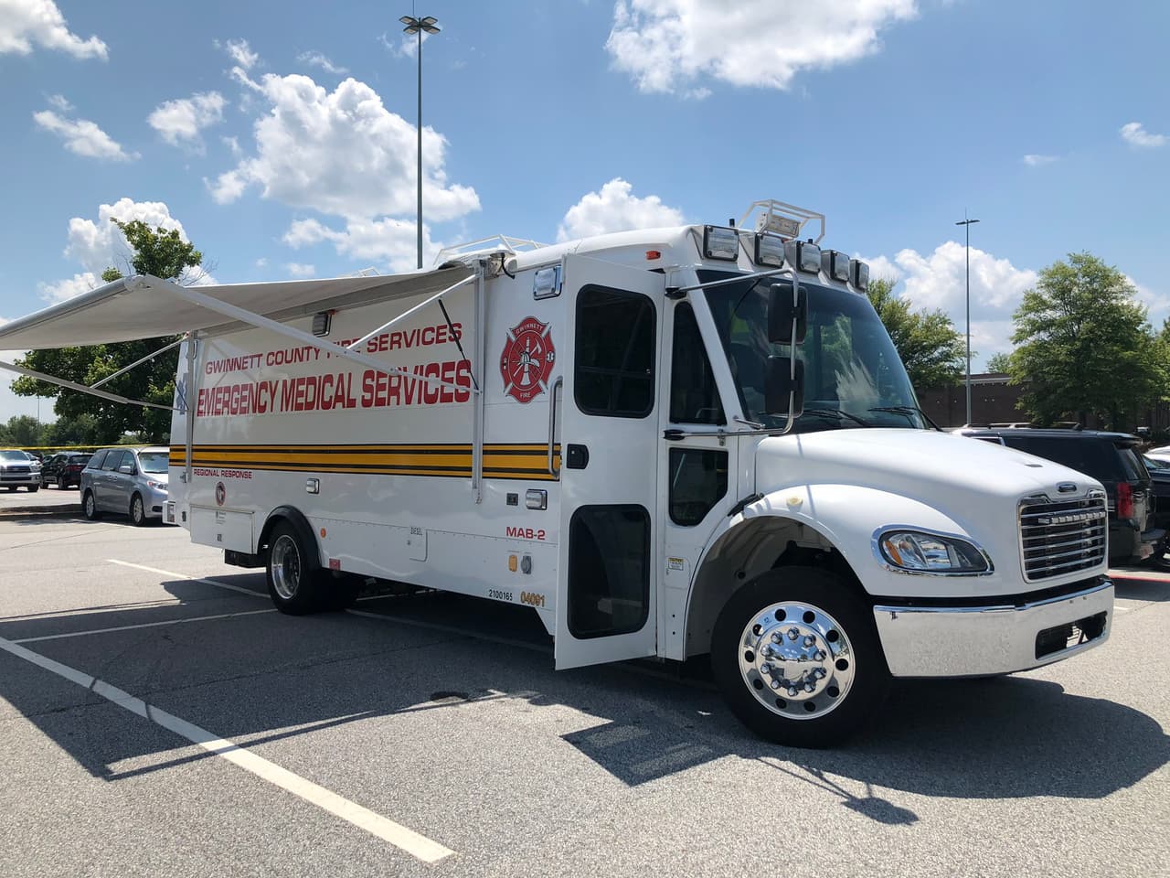 Los cuerpos de Emergencia Médica también están en el lugar.