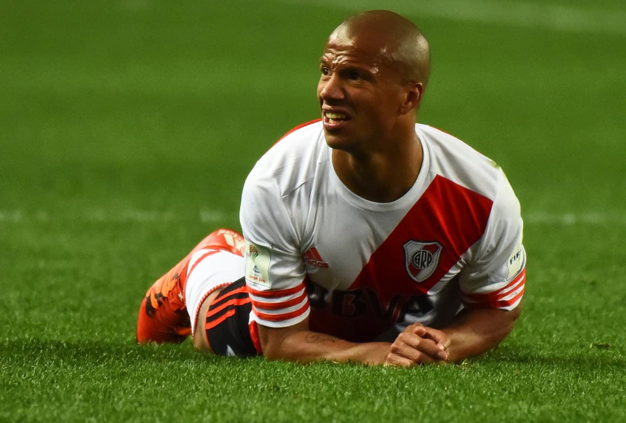 Carlos Sánchez fue elegido como el mejor futbolista del continente americano